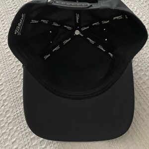 Mens Titleist Golf SnapBack cap hat black